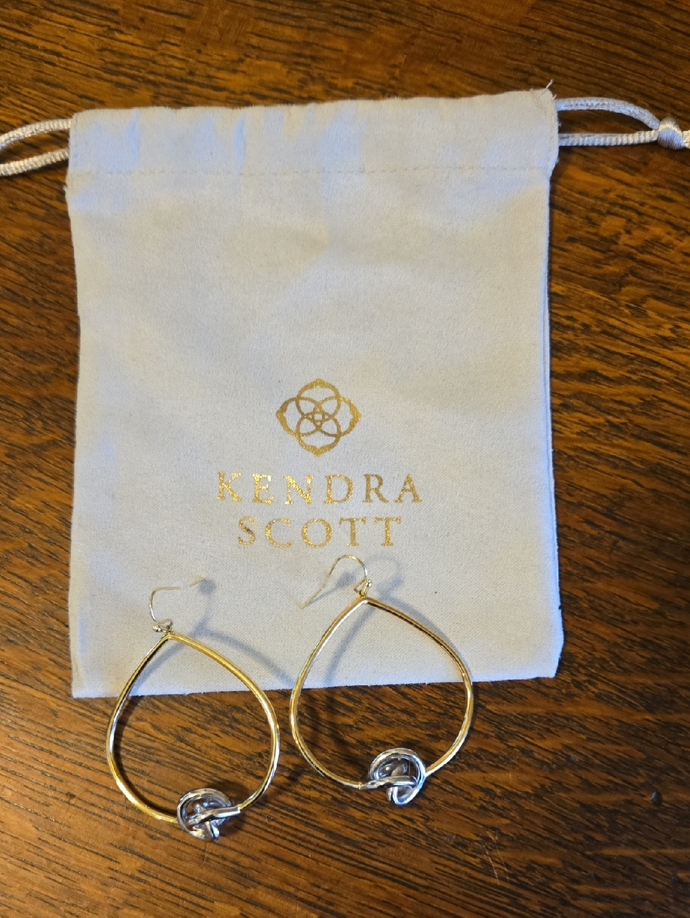 Kendra Scott Presleigh Love Knot Earrings In Gold With Silver Knots. - Picture 2 of 10
